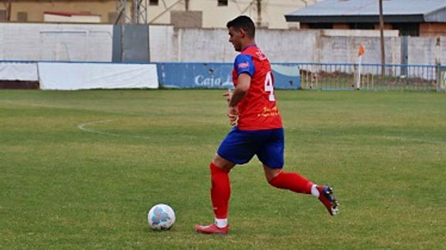 Un jugador benaventano, durante un partido. | D. S.