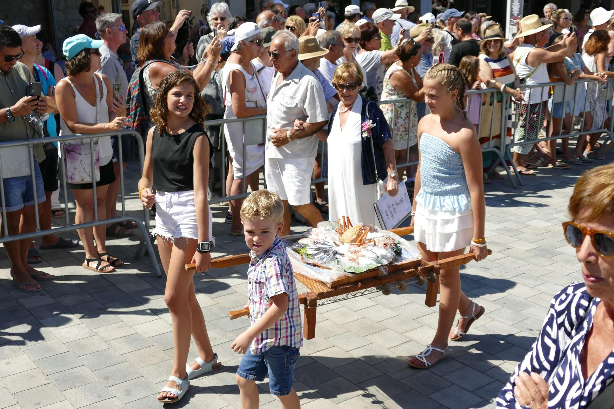 L'Escala commemora la Festa del Carme amb un sentit homenatge a les persones grans i a les seves arrels marineres