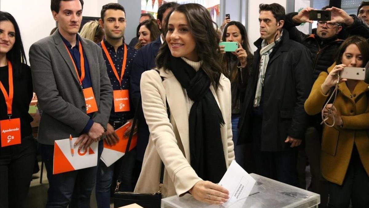 Inés Arrimadas vota en Barcelona