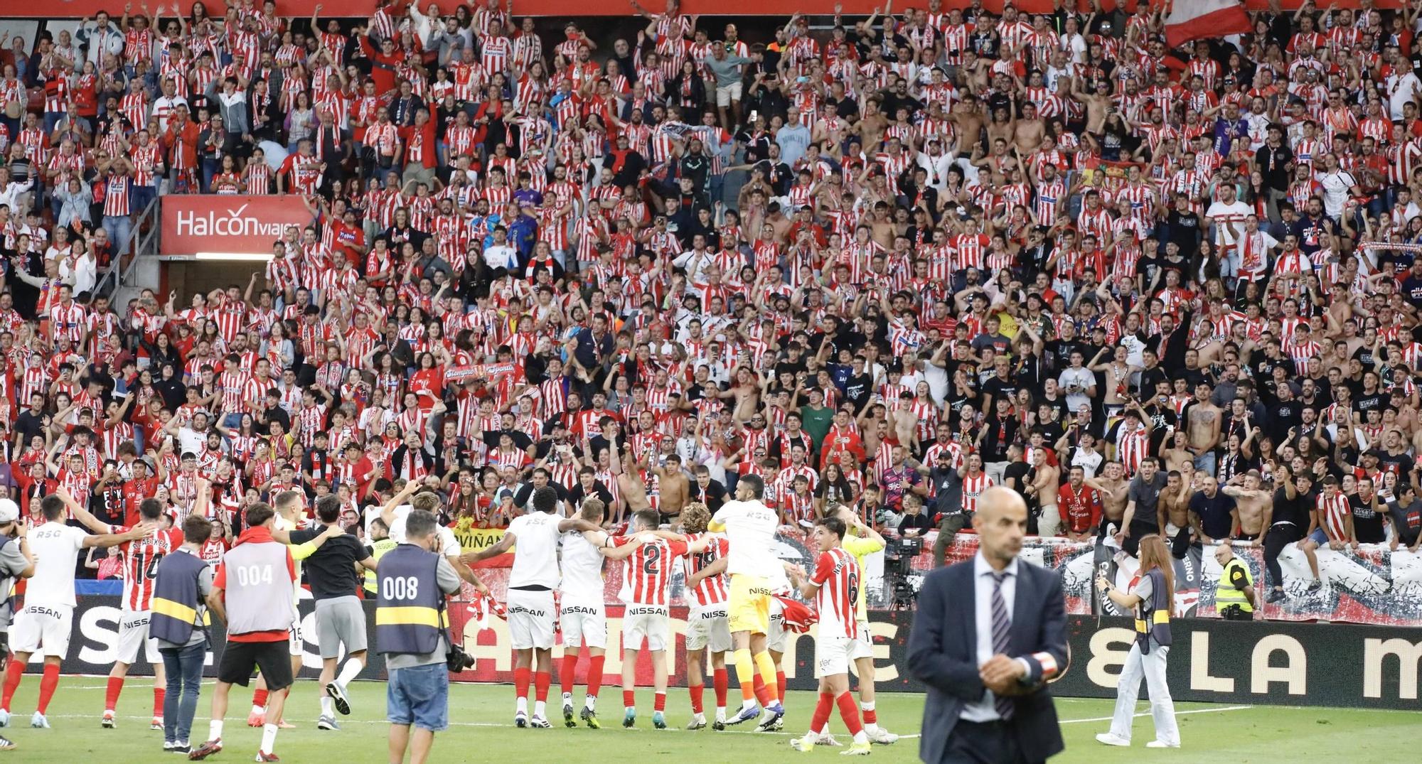 Derbi asturiano: las imágenes del partido entre el Sporting y el Oviedo en El Molinón