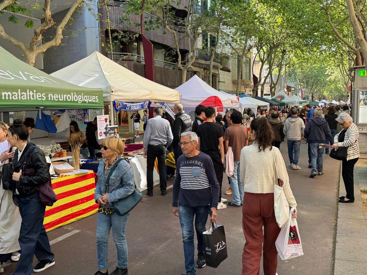Diada de Sant Jordi en el centro de Sabadell