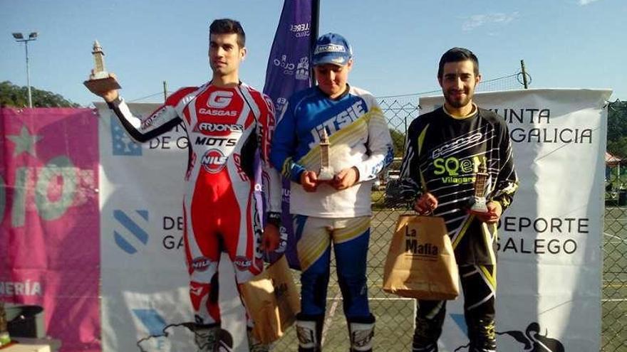 Martín Riobó, en el centro, en el podio del campeonato de TR2. // M.A.