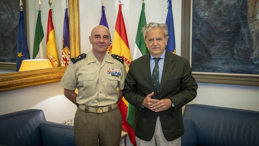 El presidente de la Diputación de Córdoba mantiene un encuentro institucional con el general jefe de la BRI X