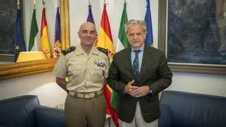 El presidente de la Diputación de Córdoba mantiene un encuentro institucional con el general jefe de la BRI X