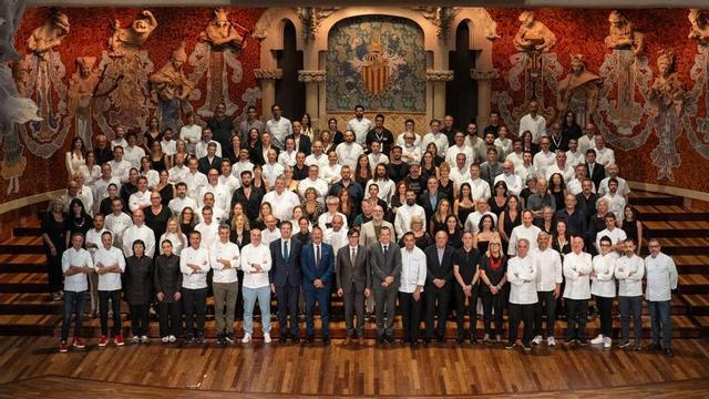 La foto final de l’acte de presentació de la campanya turística ‘Catalunya, la millor cuina del món’