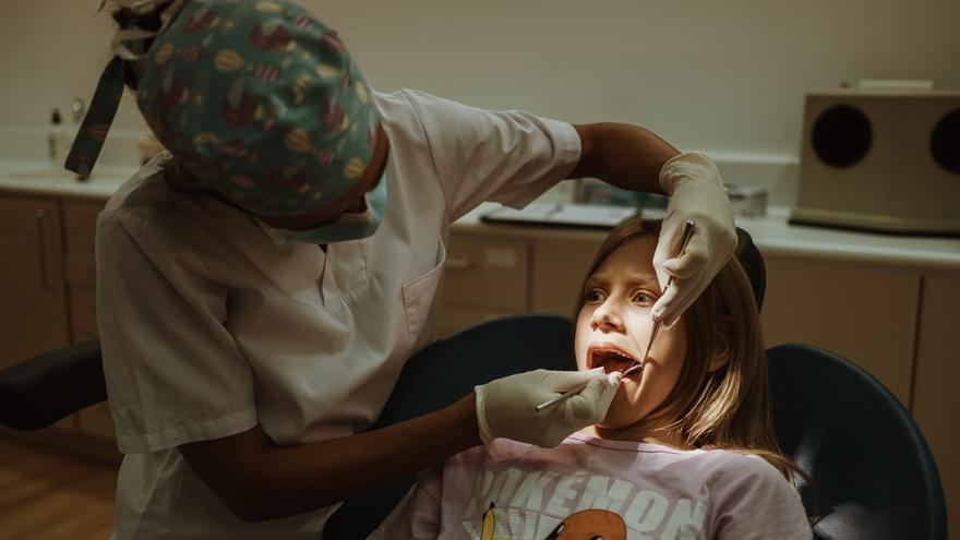 Control dental a los niños de Ucrania acogidos en Mallorca