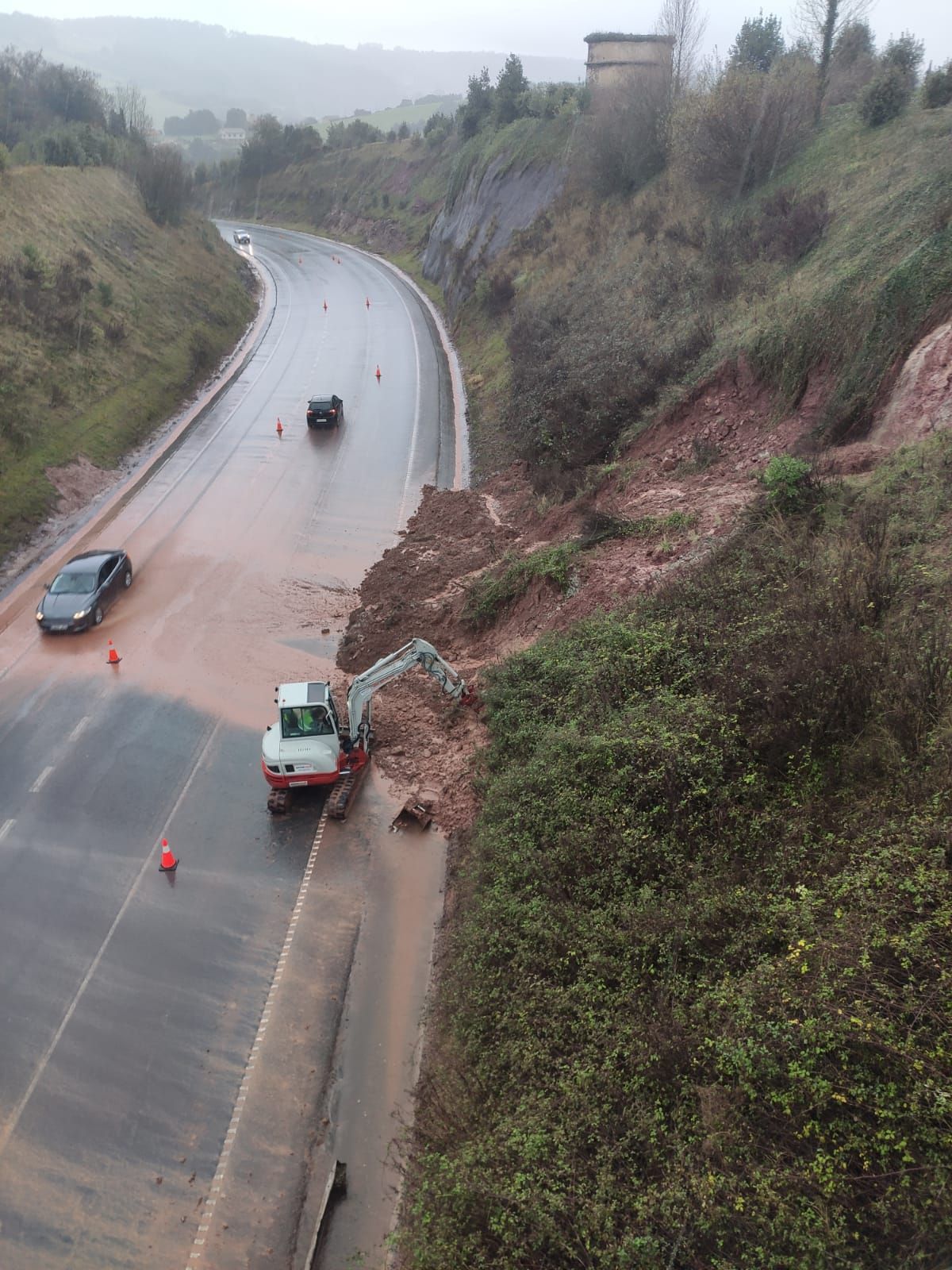 EN IMÁGENES: El temporal en Asturias deja las primeras inundaciones por las lluvias, incidencias en los trenes y vuelos suspendidos