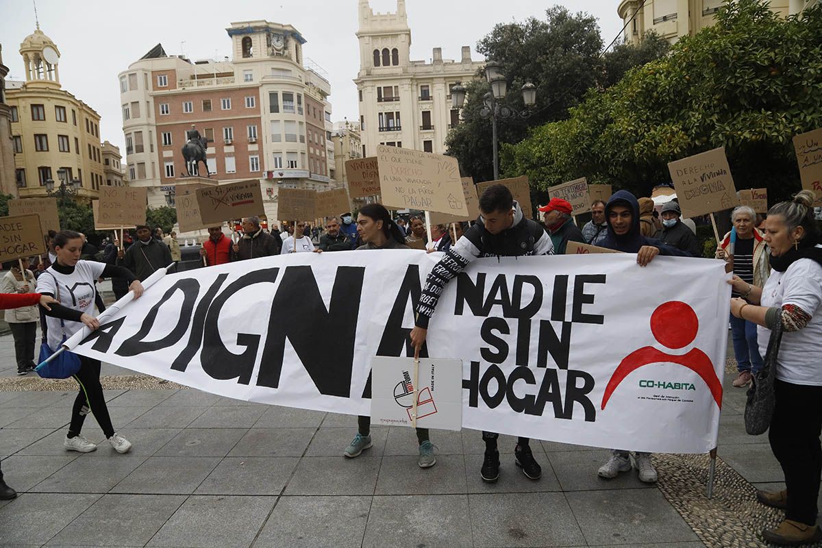 Las personas sin techo piden su derecho a tener un hogar