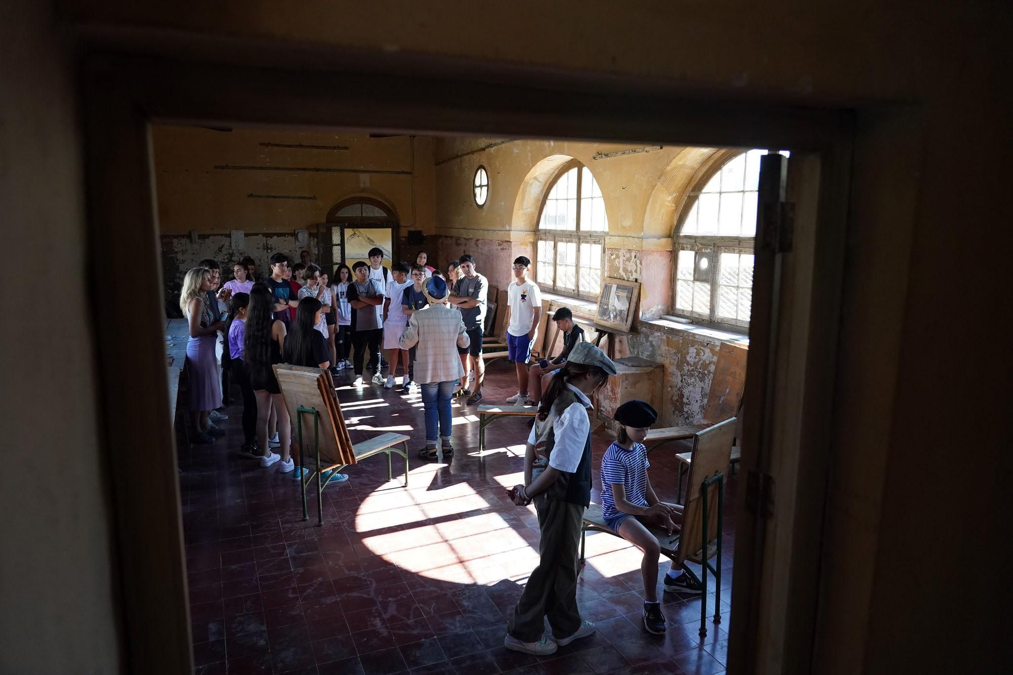 Visita guiada de los alumnos del Colegio Prácticas nº1 para dar a conocer la riqueza del edificio