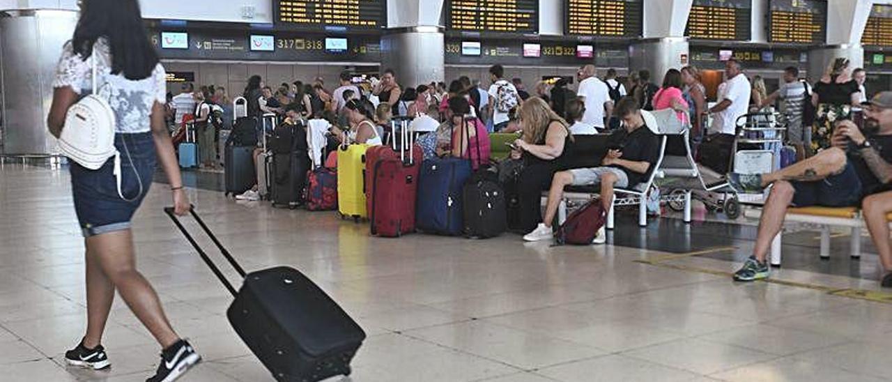 Pasajeros en el aeropuerto de Gran Canaria.