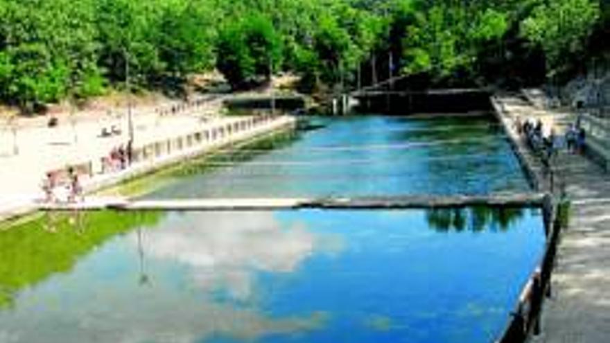 El consistorio lleva el teatro hasta el Lago de Pedrochate