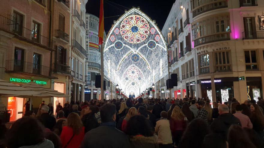 Malagueños y turistas dicen adiós al espectáculo de las luces de Navidad