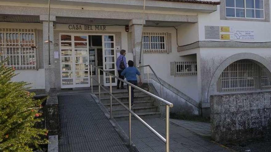 El centro de salud de A Illa de Arousa. // Noé Parga