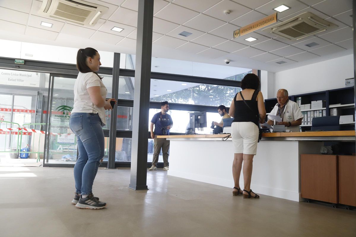 Pacientes en un centro de salud.
