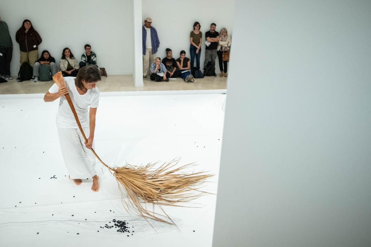 Presentación de la performance 'A ras de suelo'