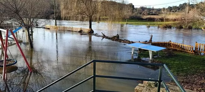GALERÍA | El río Aliste se desborda y provoca daños materiales