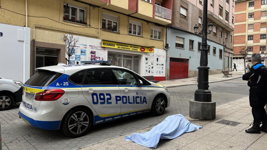 Fallece en plena calle de un infarto en el barrio ovetense de Pumarín