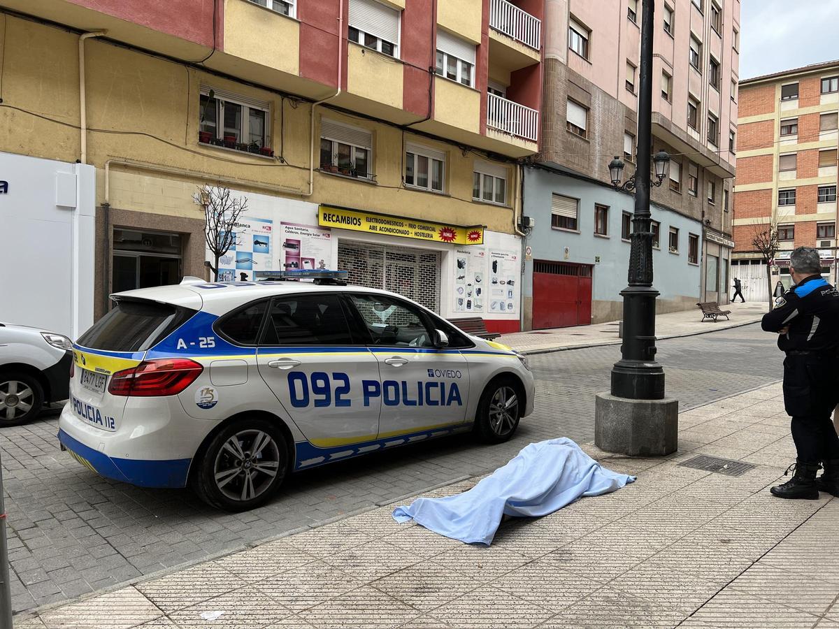 Fallece en plena calle de un infarto en el barrio ovetense de Pumarín