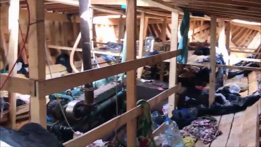 Proactiva muestra la bodega de una embarcación de inmigrantes