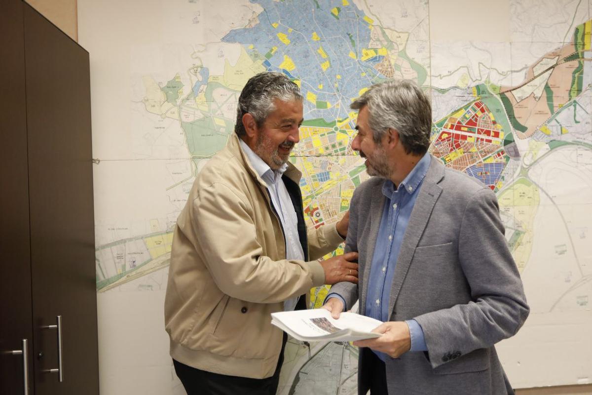 José Tomás Valverde y Miguel Ángel Torrico, en la Gerencia de Urbanismo.