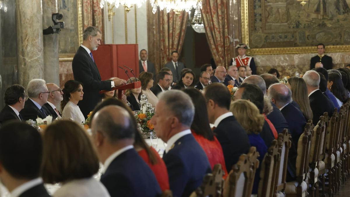 El Rey interviene antes del almuerzo celebrado en el Palacio Real, al que ha sido invitado Manuel Marmolejo.
