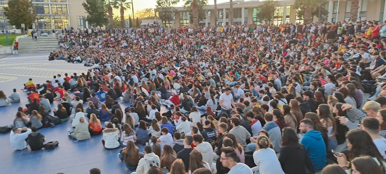 Galería: Más de mil aficionados se congregan para celebrar la goleada de España en la UJI
