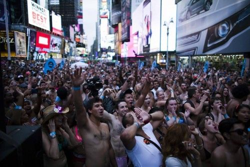Cientos de neoyorquinos celebran el día de la ropa interior