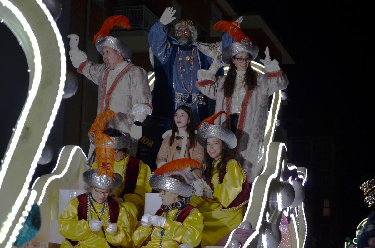 Melchor en su carroza, en la avenida Maragatos