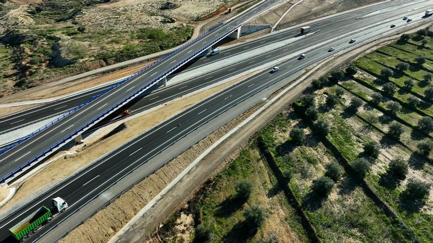 El Arco Noroeste se 'come' más de la mitad de los atascos y retenciones de vehículos hacia Murcia