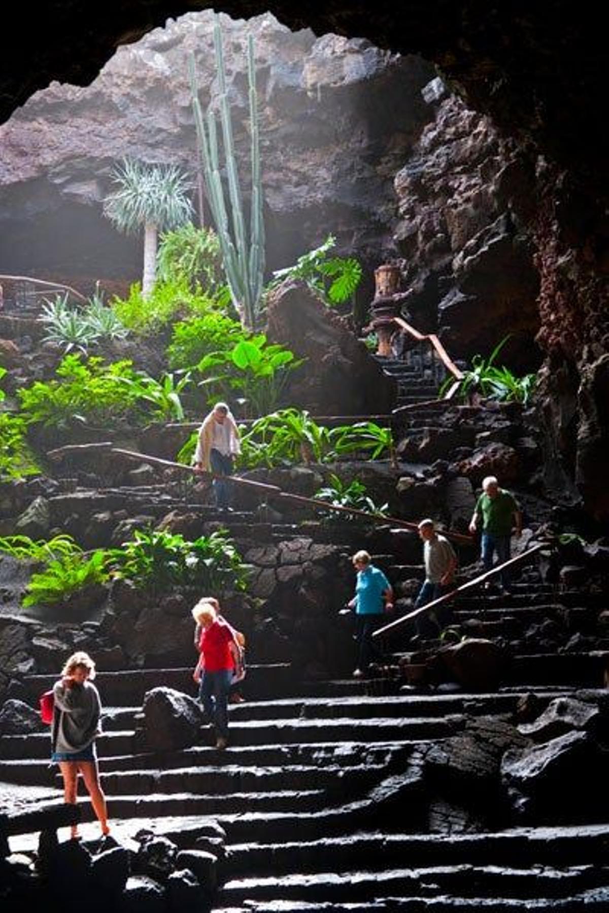 El acceso a los Jameos del Agua se realiza a través del conocido como "Jameo Chico".