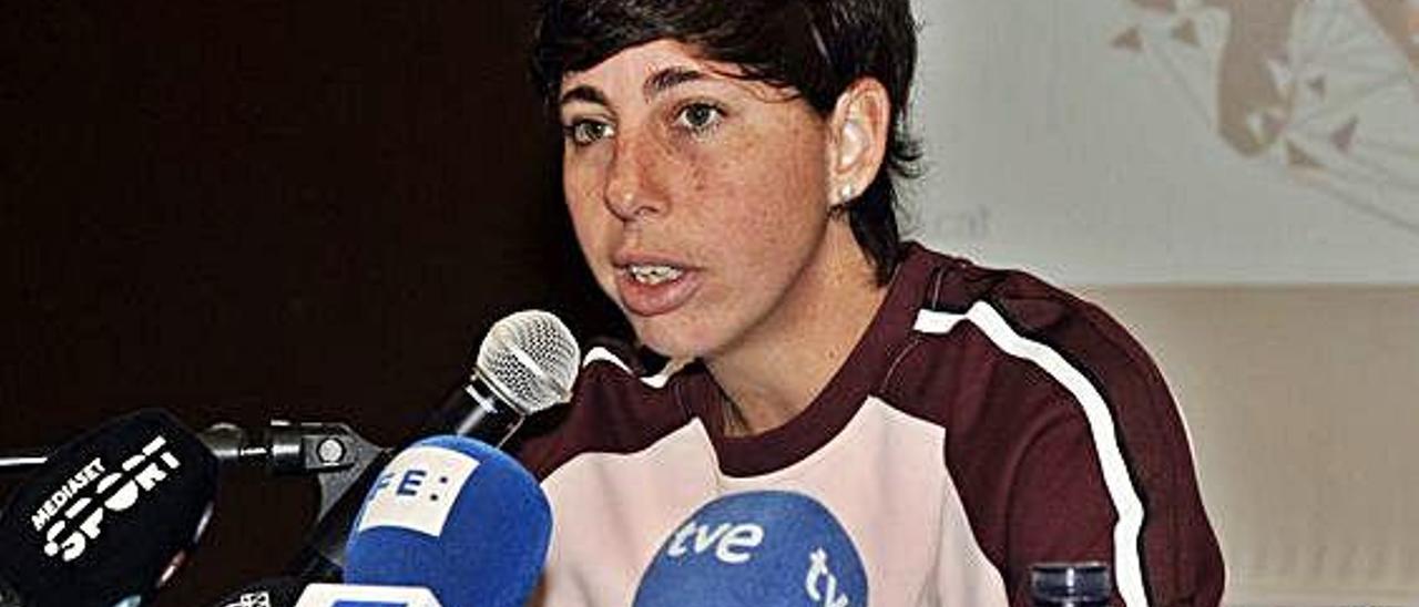 Carla Suárez, ayer, durante la rueda de prensa en el Club de Tenis Barcino en Barcelona.