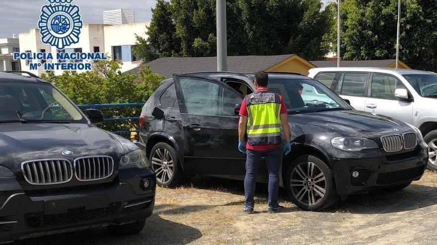 Vehículos robados para el alijo de cocaína.