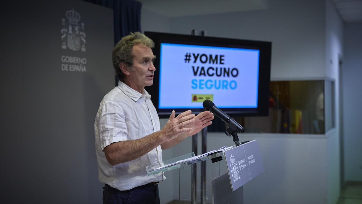 Simón: “Se puede empezar a plantear no obligar al uso de las mascarillas en colectivos que ya estén vacunados”