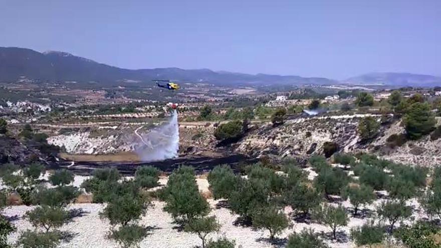 Controlado un incendio en un barranco de Tibi