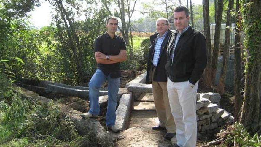 El presidente de la Confederación, Francisco Fernández (centro), con Luís Piña y Enrique Cabaleiro