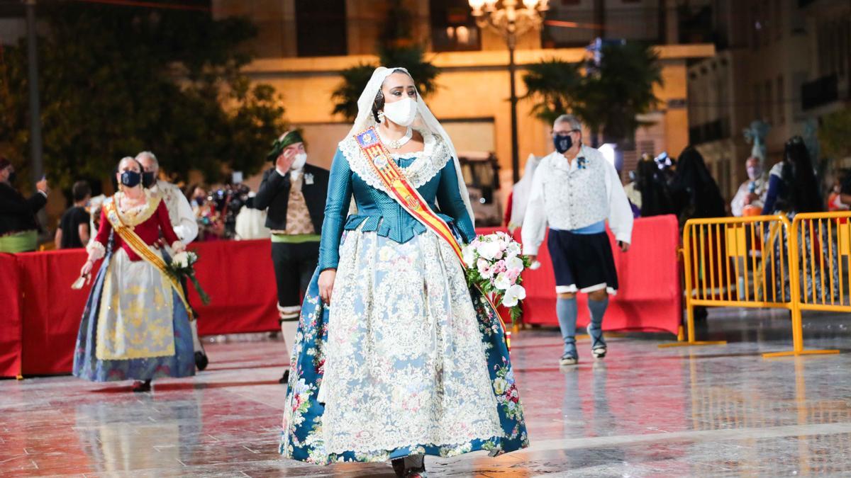 Búscate en el primer día de la ofrenda por la Calle Caballeros de las 21:00 a las 22:00