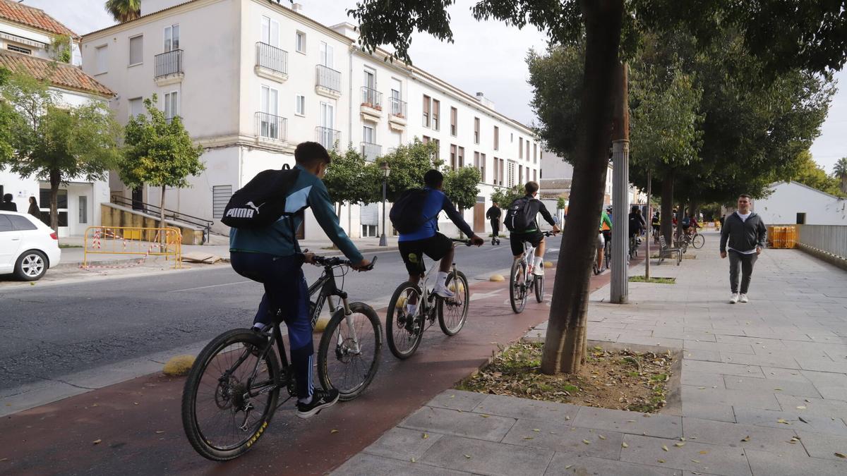 Joaquín Dobladez denuncia que el gobierno municipal ha renunciado a desarrollar el servicio público de bicicletas, ampliar los carriles bici y crear refugios climáticos frente a las altas temperaturas