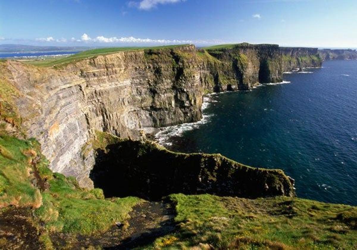 Los acantilados de Moher, en Irlanda, se elevan más de 120 metros sobre el mar.