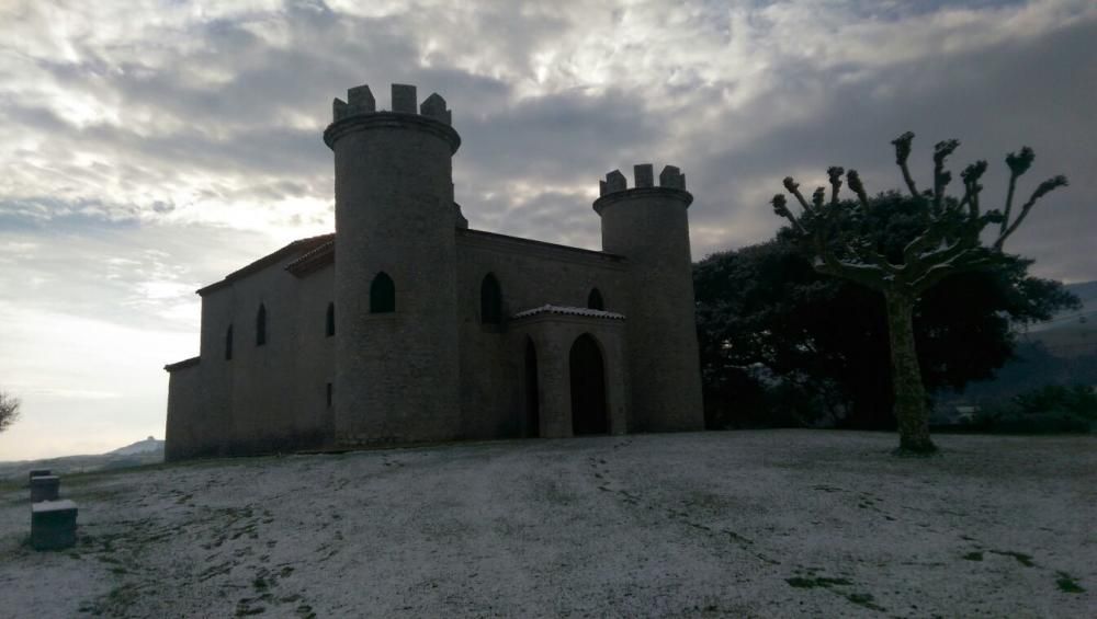 Llanes, de postal bajo el manto blanco: costa de Barru y Niembru