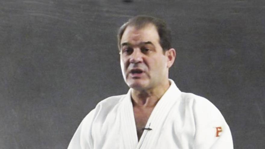 Bernardo Romay durante una clase de judo.