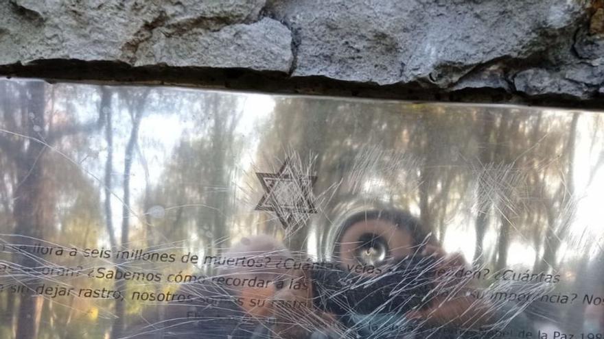 El monumento en recuerdo de las víctimas del Holocausto de Oviedo sufre un ataque antisemita