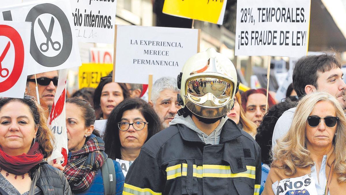 Miles de interinos se manifiestan para reclamar su estabilización, en una imagen de archivo.