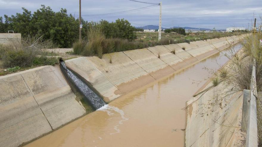 La Confederación del Segura dice que limpiará de barro 70 kilómetros de canales