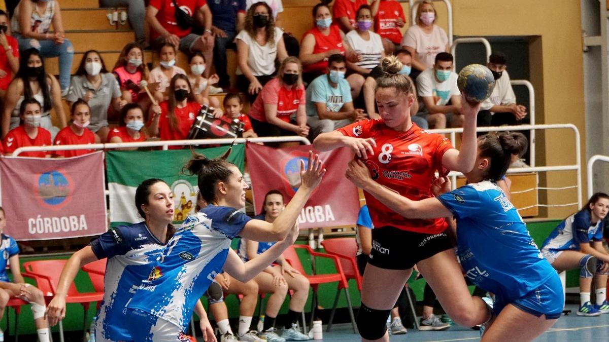 Jessica Ojeda, en el partido del Córdoba BM que le dio el ascenso de categoría.