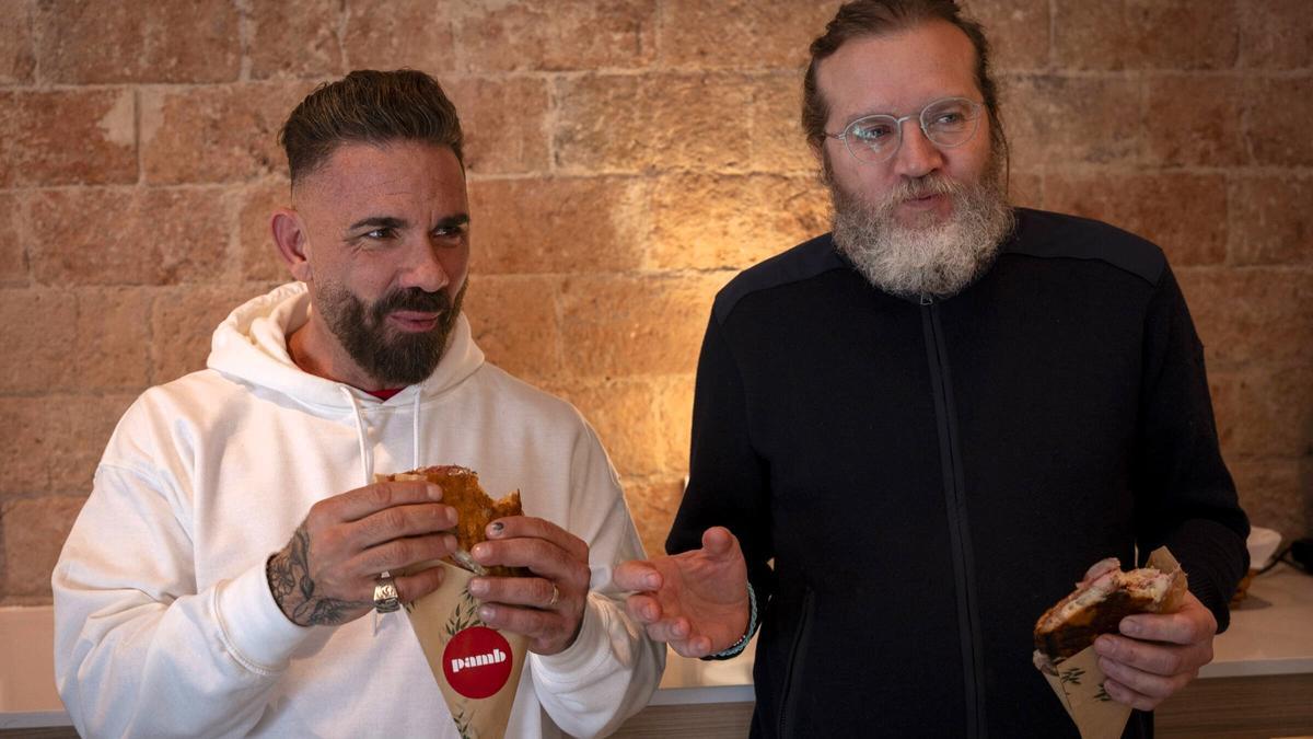Marc Ribas y Rafa Peña, con los bocadillos del primero en Pamb.