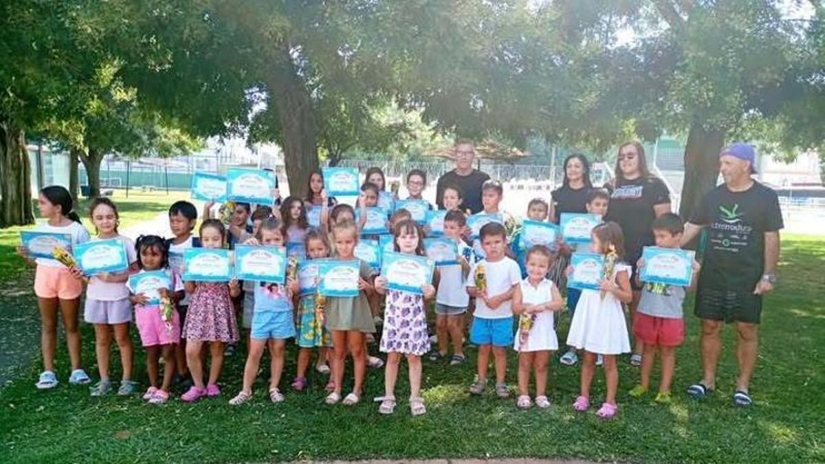 Clausura del curso de natación en Trujillo.