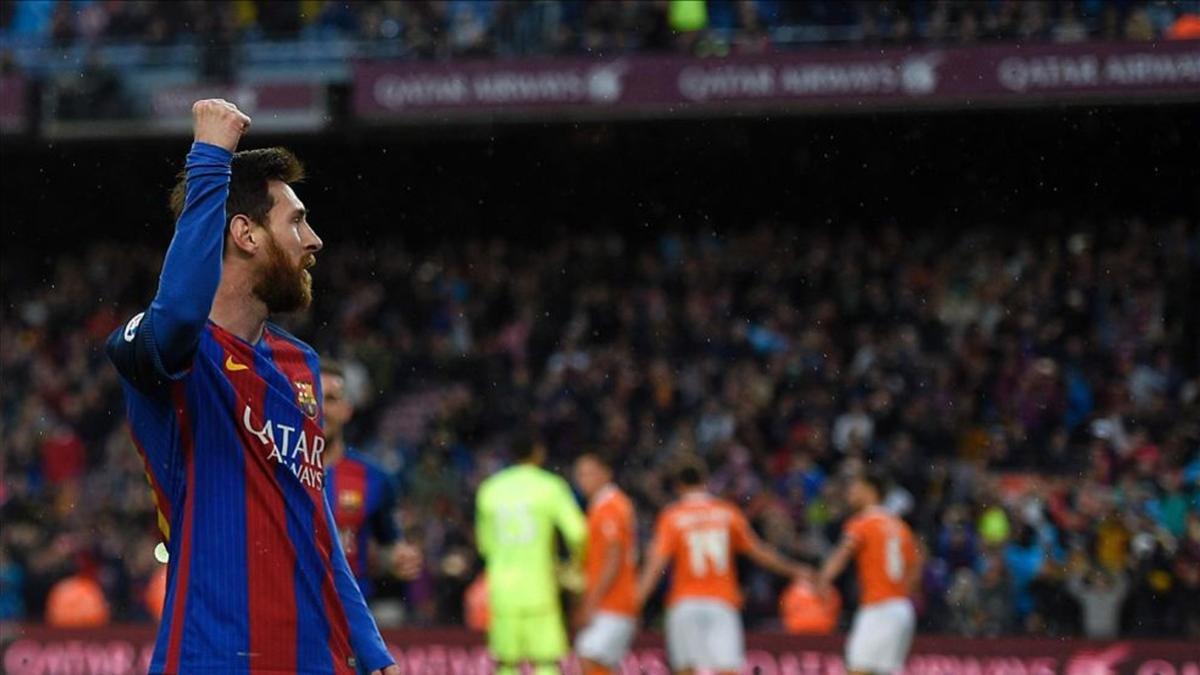 Leo Messi fue aclamado por el Camp Nou en el partido ante Osasuna