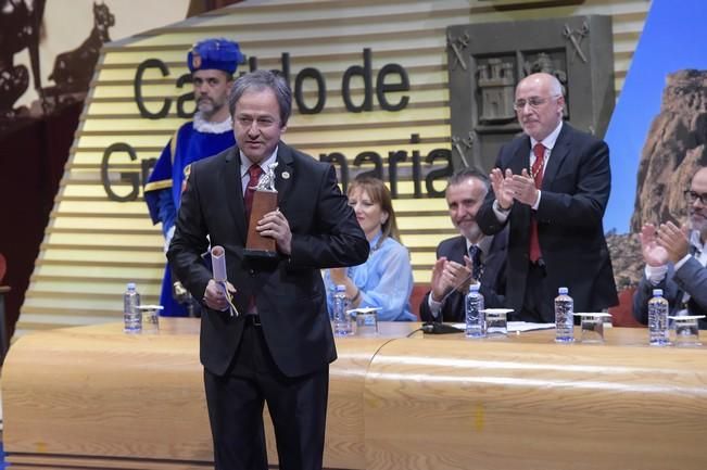 Entrega de Honores y Distinciones del Cabildo de ...