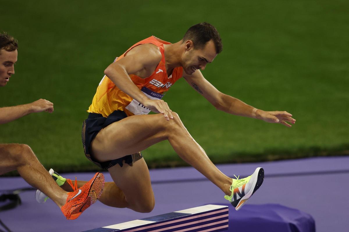 Daniel Arce se clasifica para la final de los 3.000 m obstáculos.