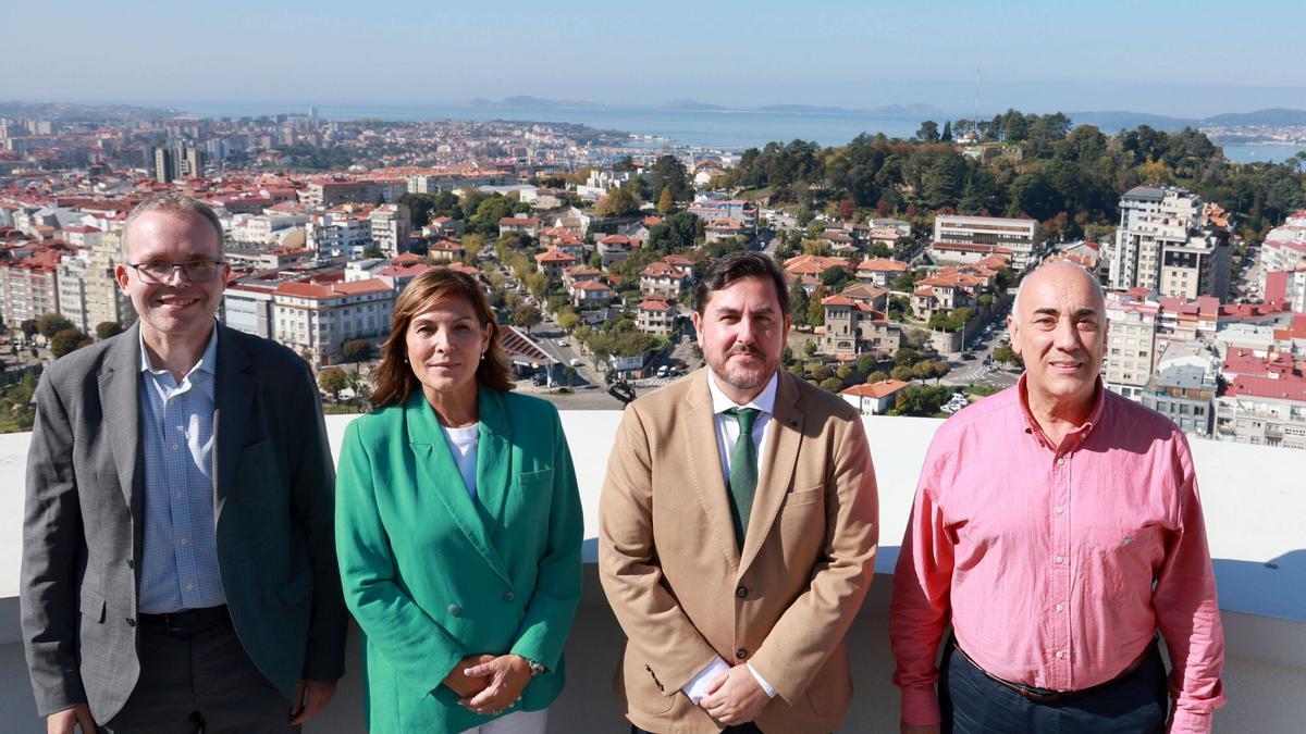 Los cuatro directores de los servicios comunes del futuro Tribunal de Instancia de Vigo, que entra en vigor en diciembre. Desde la izquierda: Juan José Yáñez Pena, María del Carmen Adellac Pascual, Víctor Rodríguez Sendón y Luis Diego Espino Hernández